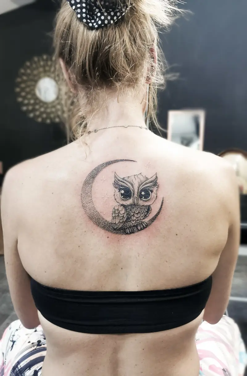 Tatouage aquarelle sur la jambe